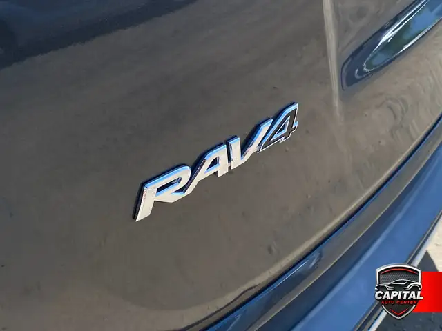 2018 Toyota RAV4 LE - Photo 6