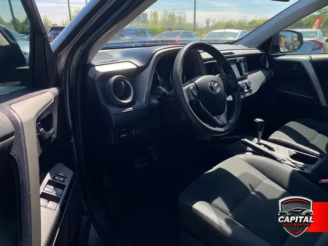 2018 Toyota RAV4 LE - Photo 7