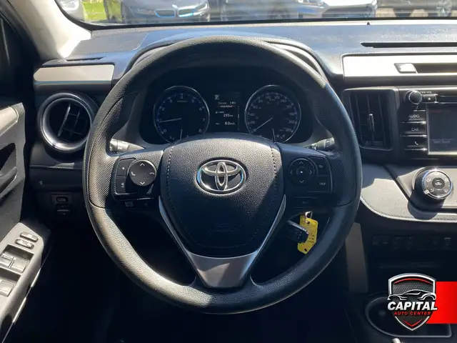 2018 Toyota RAV4 LE - Photo 8