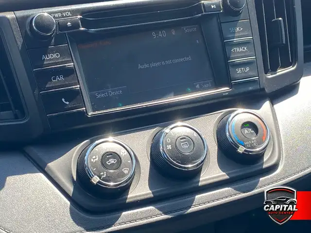 2018 Toyota RAV4 LE - Photo 10