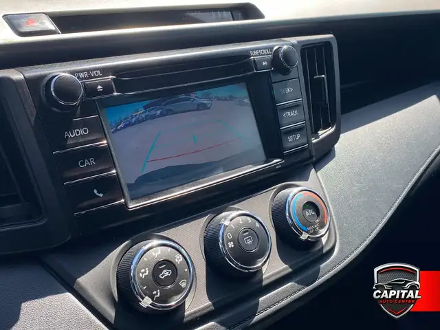 2018 Toyota RAV4 LE - Photo 11