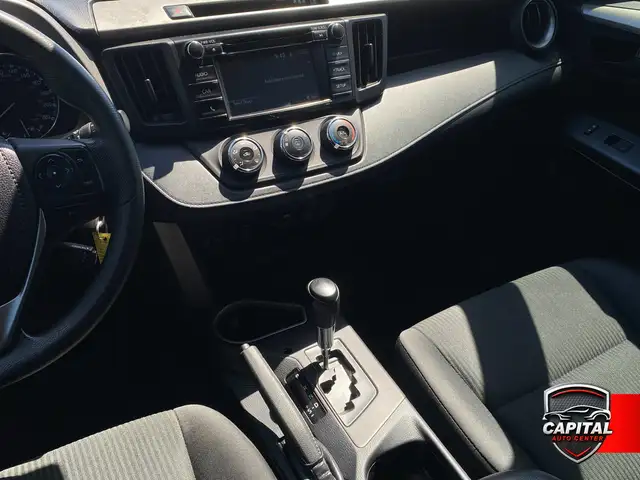2018 Toyota RAV4 LE - Photo 12