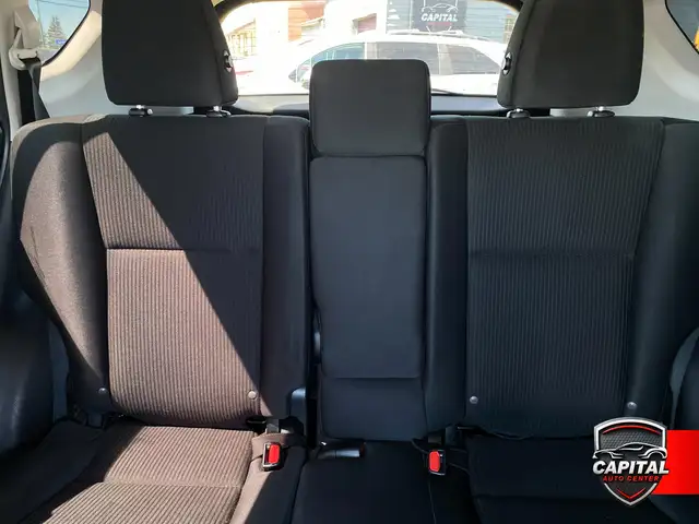 2018 Toyota RAV4 LE - Photo 16