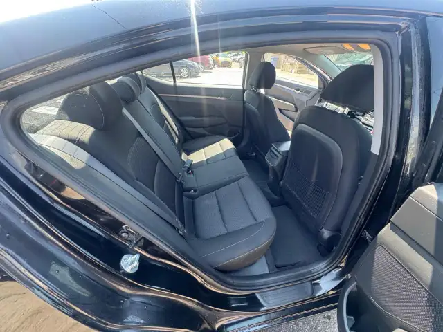 2017 Hyundai Elantra AS IS SPECIAL, LE, SEDAN, AUTO, 4 CYL - Photo 13