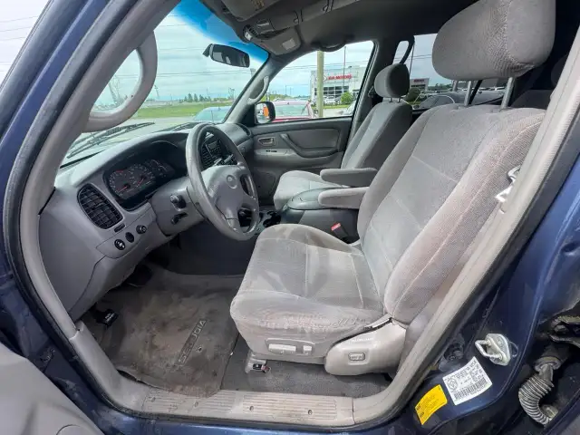 2001 Toyota Sequoia AS IS, SR5, WELL SERVICED, NO ACCIDENTS - Photo 9