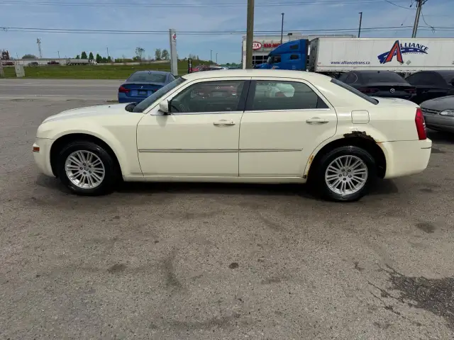 2008 Chrysler 300 AS IS, WELL MAINTAINED, NO ACCIDENTS, HAS RUST - Photo 2