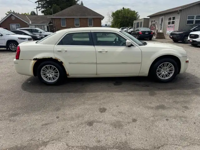 2008 Chrysler 300 AS IS, WELL MAINTAINED, NO ACCIDENTS, HAS RUST - Photo 6