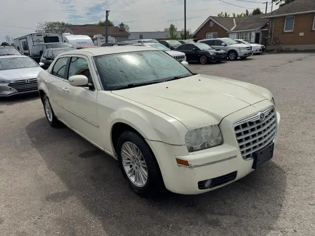 2008 Chrysler 300 AS IS, WELL MAINTAINED, NO ACCIDENTS, HAS RUST - Photo 7