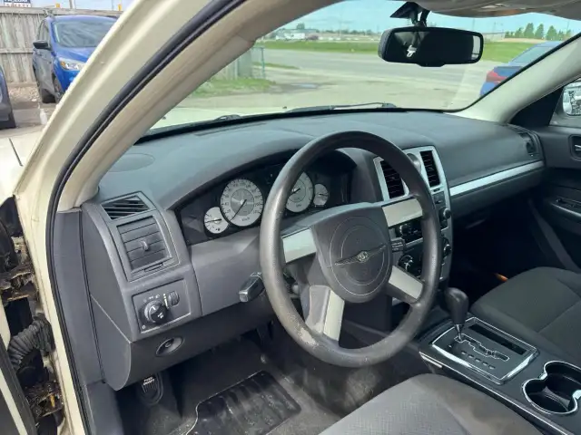 2008 Chrysler 300 AS IS, WELL MAINTAINED, NO ACCIDENTS, HAS RUST - Photo 11