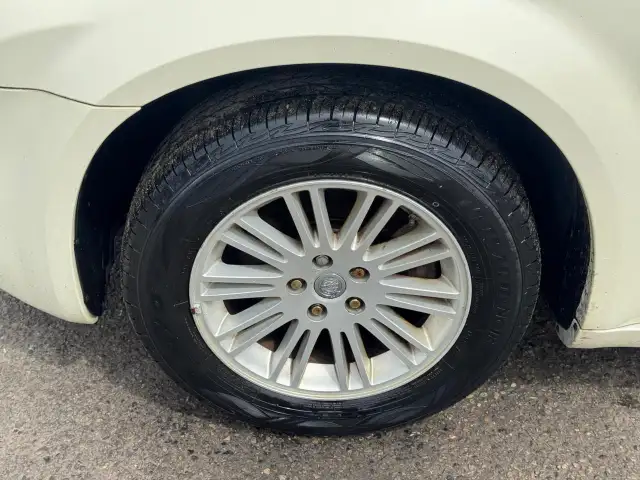 2008 Chrysler 300 AS IS, WELL MAINTAINED, NO ACCIDENTS, HAS RUST - Photo 15