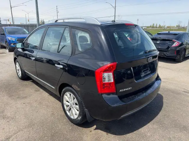2012 Kia Rondo AS IS, EX, RUNS AND DRIVES WELL, HAS RUST - Photo 3