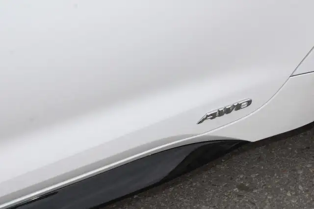 2026 Toyota Corolla Hybrid SE CVT AWD - Photo 17