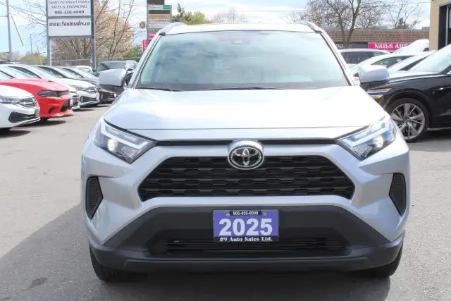 2025 Toyota RAV4 XLE - Photo 5