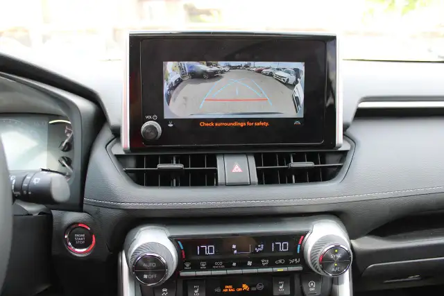 2025 Toyota RAV4 XLE - Photo 6