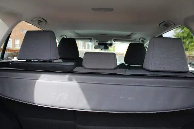 2025 Toyota RAV4 XLE - Photo 18