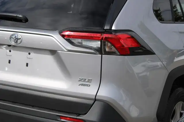 2025 Toyota RAV4 XLE - Photo 21