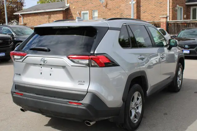 2025 Toyota RAV4 XLE - Photo 22