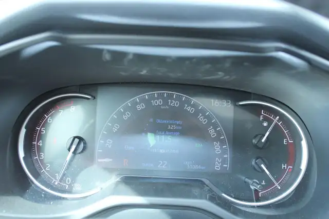 2025 Toyota RAV4 XLE - Photo 23