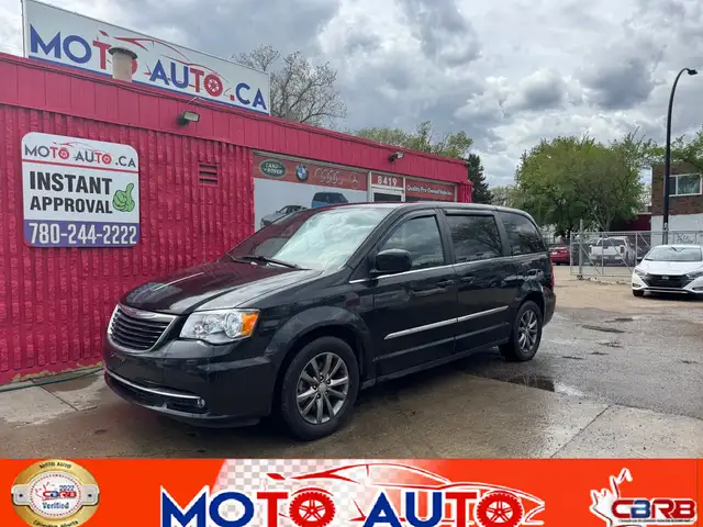 2015 Chrysler Town & Country S
