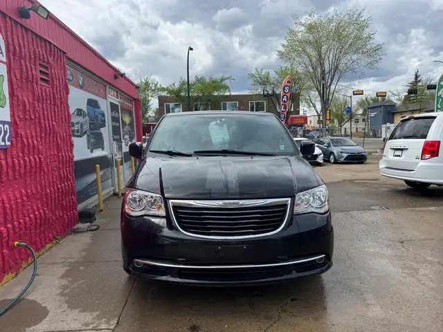 2015 Chrysler Town & Country S - Photo 3