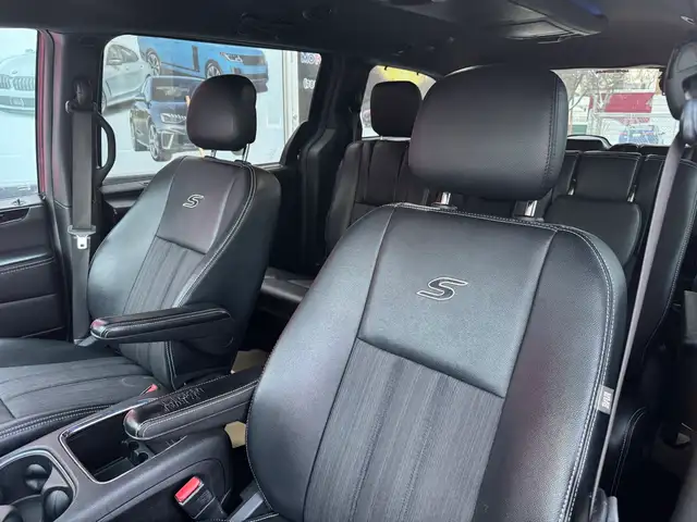 2015 Chrysler Town & Country S - Photo 5
