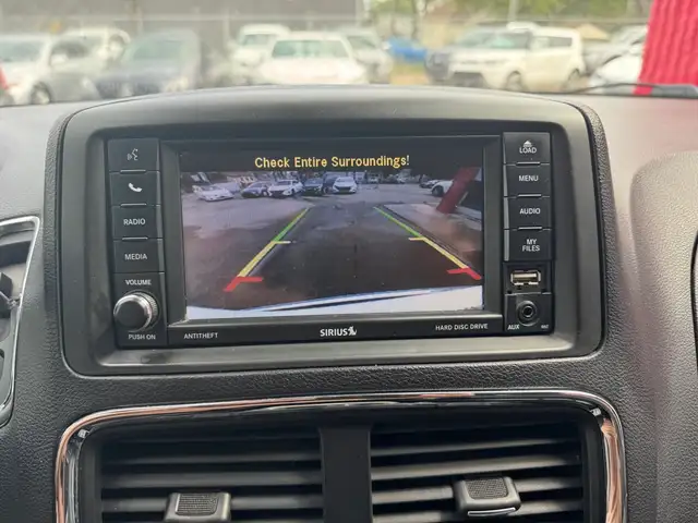 2015 Chrysler Town & Country S - Photo 9