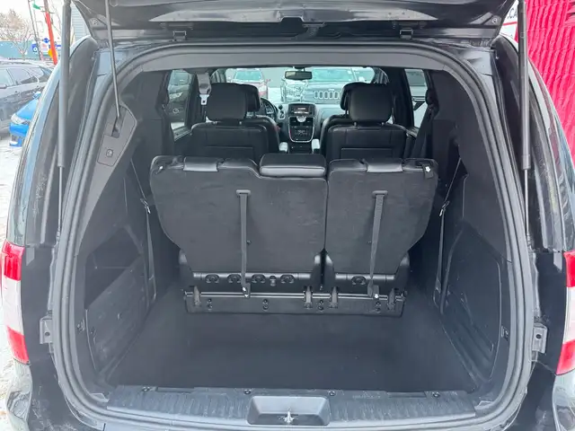 2015 Chrysler Town & Country S - Photo 21