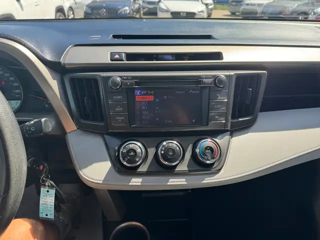2013 Toyota RAV4 LE - Photo 8