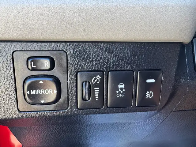 2013 Toyota RAV4 LE - Photo 13
