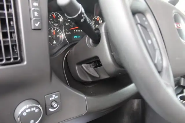 2025 GMC Savana CUBE 14 PIEDS ROUE SIMPLE / 6.6 LITRES / CAMION - Photo 7