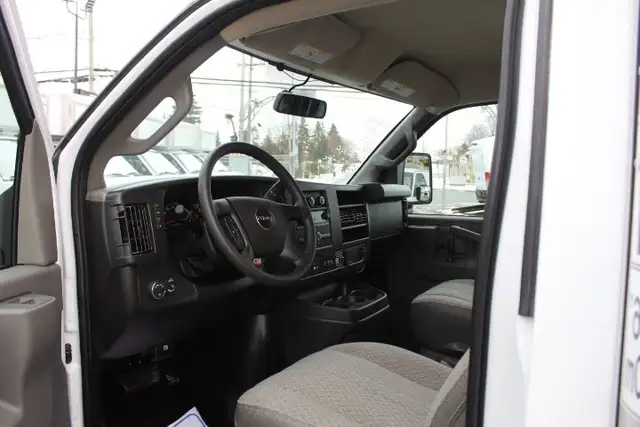 2025 GMC Savana CUBE 14 PIEDS ROUE SIMPLE / 6.6 LITRES / CAMION - Photo 9