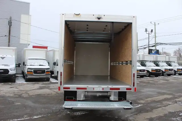 2025 GMC Savana CUBE 14 PIEDS ROUE SIMPLE / 6.6 LITRES / CAMION - Photo 11