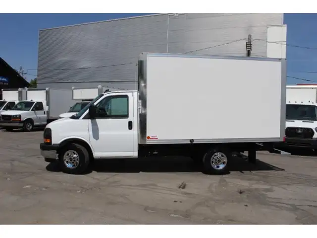 2025 GMC Savana CUBE 12 PIEDS ROUE SIMPLE 6.6 LITRES 117 KM / CA - Photo 5