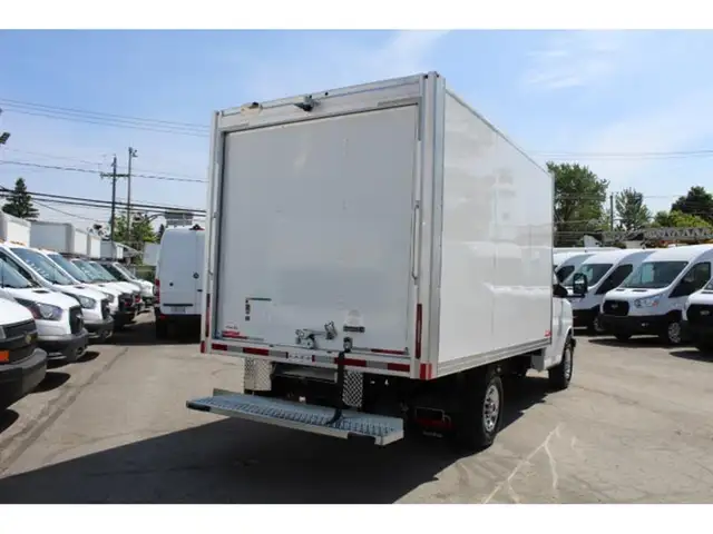 2025 GMC Savana CUBE 12 PIEDS ROUE SIMPLE 6.6 LITRES 117 KM / CA - Photo 23