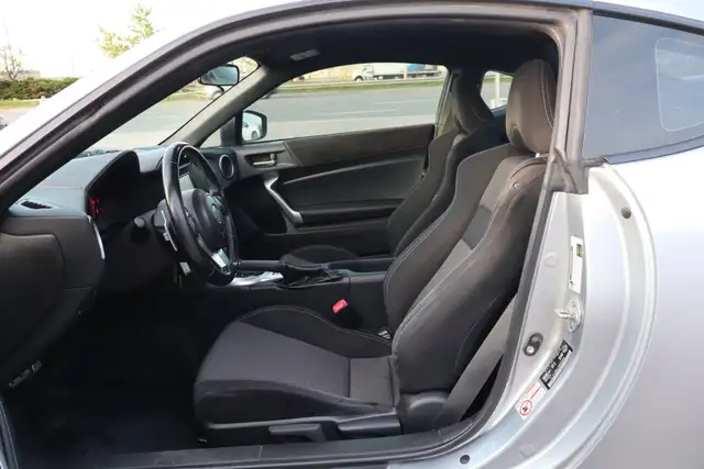 2017 Toyota 86 - Photo 19