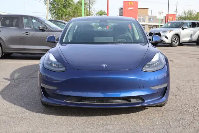 2022 Tesla Model 3 - Photo 2