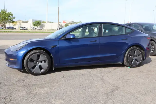 2022 Tesla Model 3 - Photo 3
