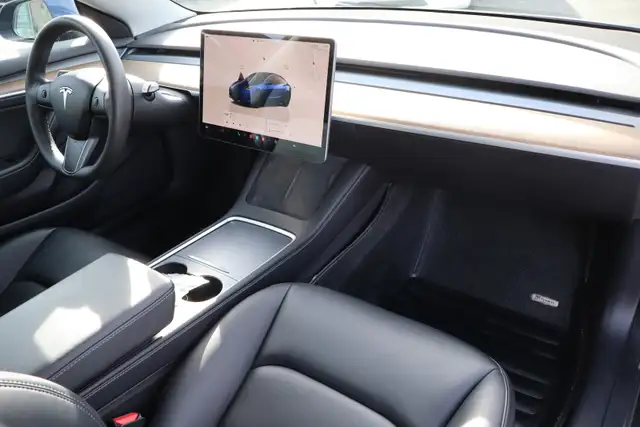 2022 Tesla Model 3 - Photo 10