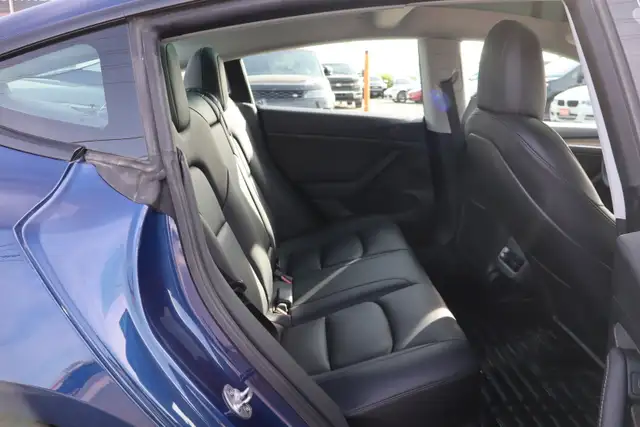 2022 Tesla Model 3 - Photo 11