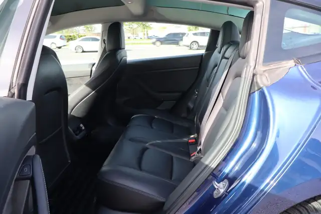 2022 Tesla Model 3 - Photo 12
