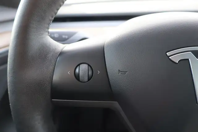 2022 Tesla Model 3 - Photo 16