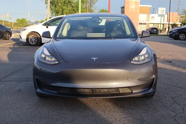 2023 Tesla Model 3 - Photo 2