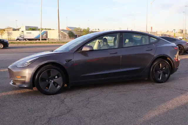 2023 Tesla Model 3 - Photo 3