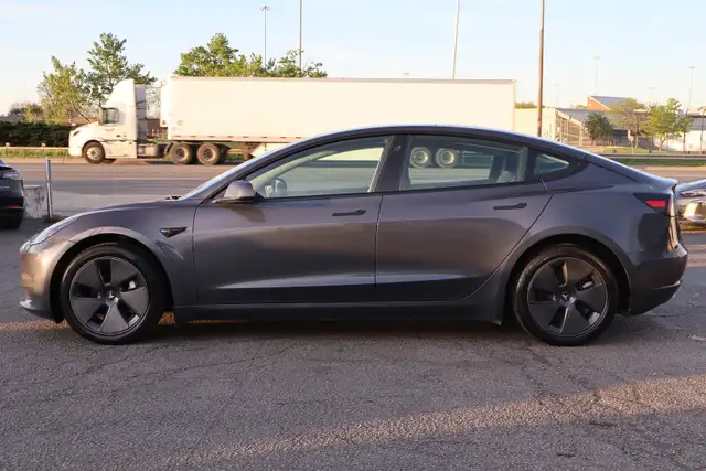 2023 Tesla Model 3 - Photo 4