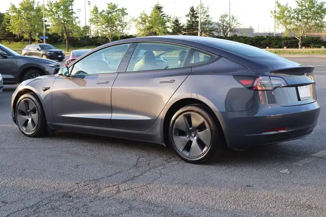 2023 Tesla Model 3 - Photo 5