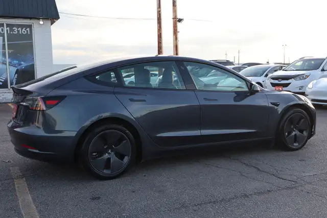 2023 Tesla Model 3 - Photo 9