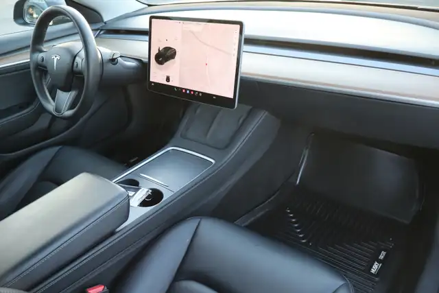 2023 Tesla Model 3 - Photo 11