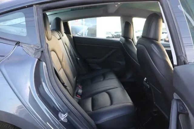 2023 Tesla Model 3 - Photo 12