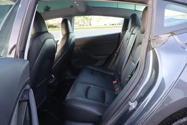 2023 Tesla Model 3 - Photo 13