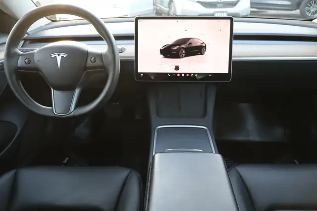2023 Tesla Model 3 - Photo 14